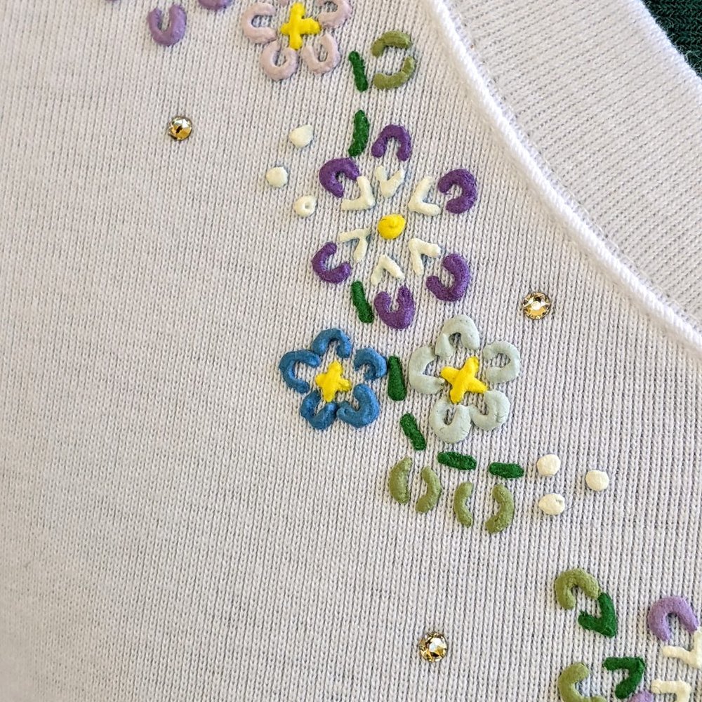 Hand Painted White T-Shirt Puff Paint - Picture 2 of 5